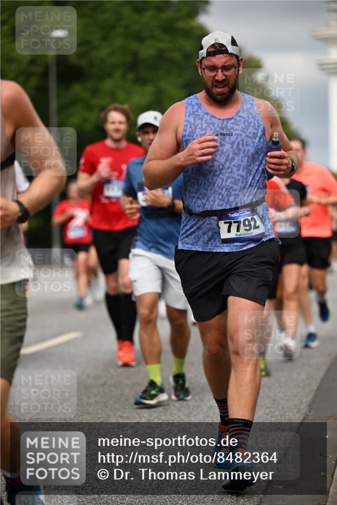 29.06.2025 - hella hamburg halbmarathon Dr. Thomas Lammeyer http://msf.ph/oto/8482364 29.06.2025 10:20:37 Kennedybrücke 1244, 1599, 1602, 1825, 2165, 2347, 2803, 2912, 3023, 3030, 3088, 3134, 3156, 3176, 3484, 3648, 3687, 4478, 4637, 5036, 6024, 6742, 6935, 7158, 7358, 7753, 7792, 7924, 7928, 8263, 8295, 8317, 8597, 8619, 8645, 8707, 8847, 8857, 9091, 9332, 9492, 9628, 9664, 9676, 9810, 9891, 10076, 10139, 10141, 10575, 11236, 11344, 11345, 11410, 11428 meine-sportfotos.de