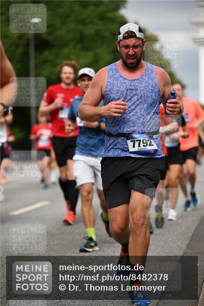 29.06.2025 - hella hamburg halbmarathon Dr. Thomas Lammeyer http://msf.ph/oto/8482378 29.06.2025 10:20:37 Kennedybrücke 1244, 1599, 1602, 1825, 2165, 2347, 2803, 2912, 3023, 3030, 3088, 3134, 3156, 3176, 3484, 3648, 3687, 4478, 4637, 5036, 6024, 6742, 6935, 7158, 7358, 7753, 7792, 7924, 7928, 8263, 8295, 8317, 8597, 8619, 8645, 8707, 8847, 8857, 9091, 9332, 9492, 9628, 9664, 9676, 9810, 9891, 10076, 10139, 10141, 10575, 11236, 11344, 11345, 11410, 11428 meine-sportfotos.de