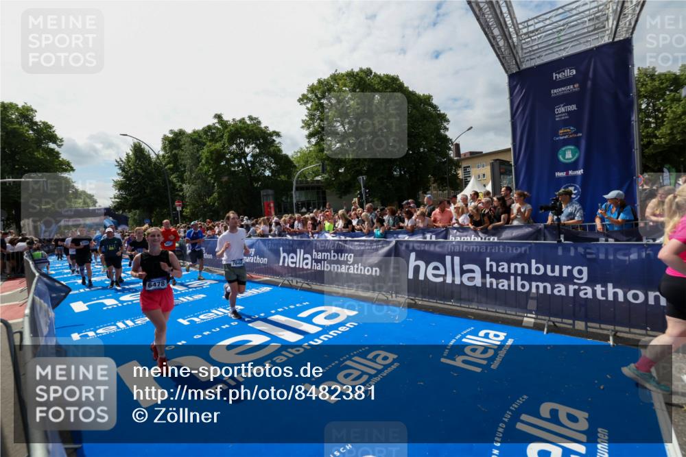 29.06.2025 - hella hamburg halbmarathon Zöllner http://msf.ph/oto/8482381 29.06.2025 11:30:41 Ziel 2838, 3323, 3358, 3430, 4289, 5147, 5406, 6195, 6243, 6478, 6999, 7644, 8717, 9927, 12073, 16558, 17312, 17344, 18158 meine-sportfotos.de