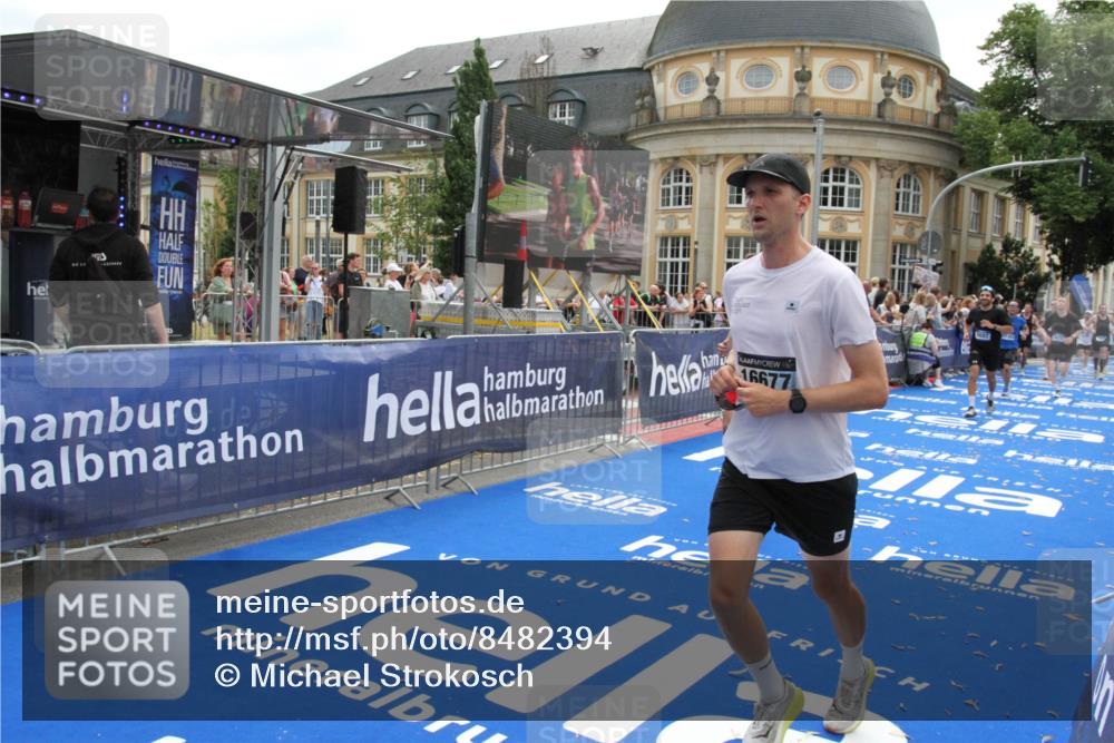 29.06.2025 - hella hamburg halbmarathon Michael Strokosch http://msf.ph/oto/8482394 29.06.2025 10:42:13 Ziel 1441, 5682, 7765, 9365, 10216, 12098, 13709, 14899, 16626, 16677, 17363, 18772, 18802 meine-sportfotos.de