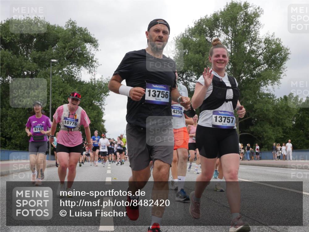 29.06.2025 - hella hamburg halbmarathon Luisa Fischer http://msf.ph/oto/8482420 29.06.2025 10:50:44 Kennedybrücke 40, 9743, 10776, 13756, 4250, 13757, 1593, 2211, 2500, 2981, 4342, 5700, 9743, 9758 meine-sportfotos.de