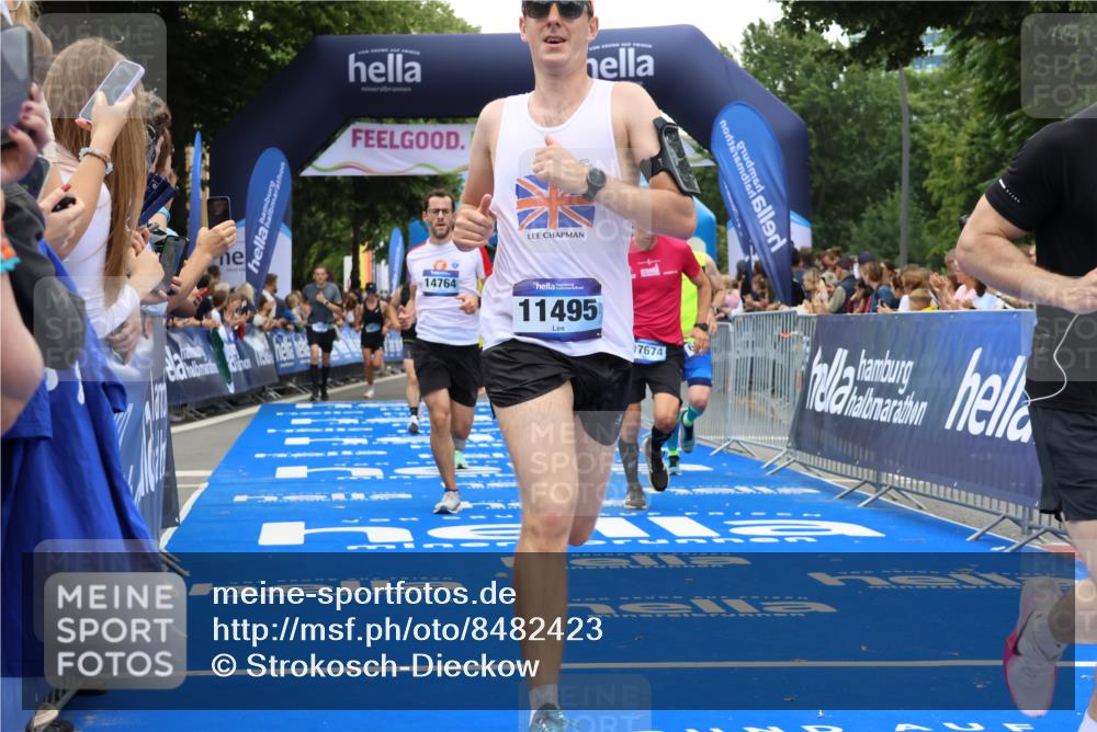 29.06.2025 - hella hamburg halbmarathon Strokosch-Dieckow http://msf.ph/oto/8482423 29.06.2025 10:45:38 Ziel 2138, 2415, 4854, 5047, 5623, 6071, 6711, 8374, 8668, 11291, 11495, 12154, 13975, 14374, 14764, 15666, 16617, 17332, 17674, 17835, 18862, 18878 meine-sportfotos.de