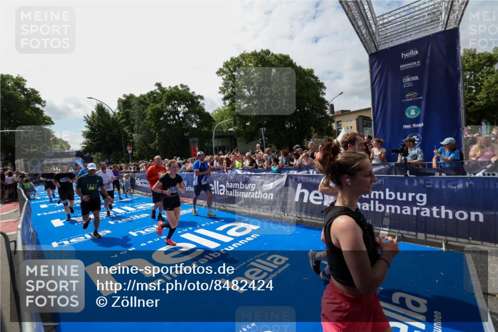 29.06.2025 - hella hamburg halbmarathon Zöllner http://msf.ph/oto/8482424 29.06.2025 11:30:42 Ziel 1395, 2838, 3358, 3430, 4289, 5147, 5406, 6243, 6478, 6999, 7644, 8717, 9927, 14610, 14611, 16558, 17312, 17344, 18158 meine-sportfotos.de