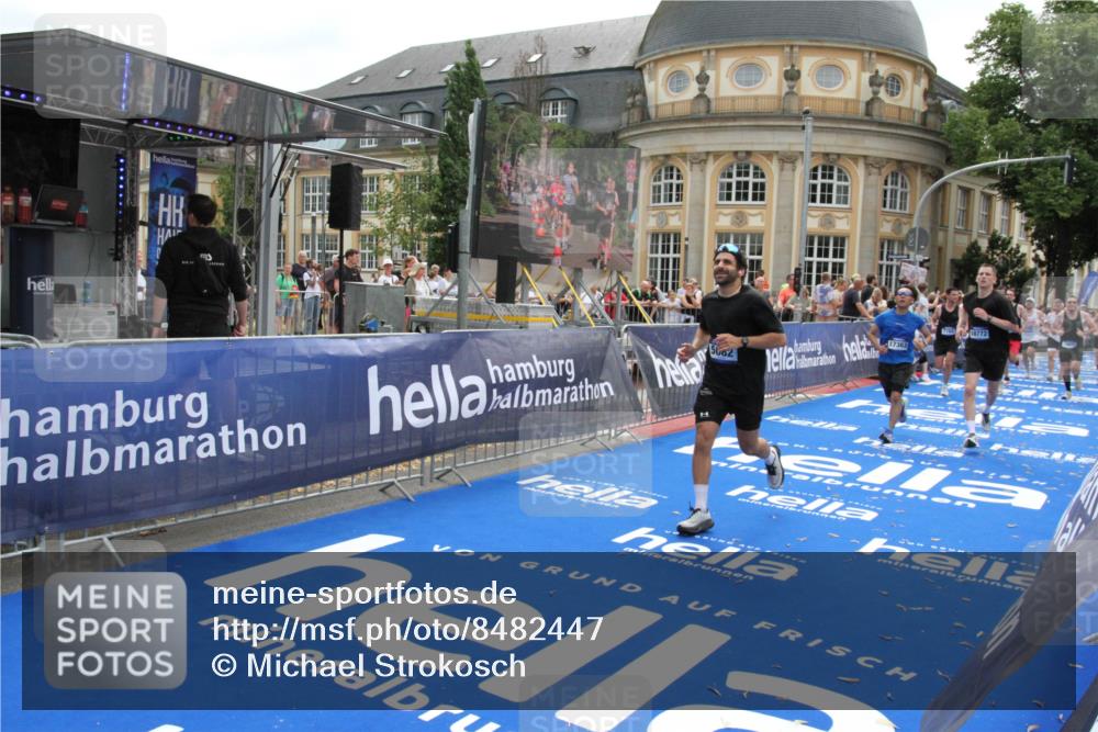 29.06.2025 - hella hamburg halbmarathon Michael Strokosch http://msf.ph/oto/8482447 29.06.2025 10:42:15 Ziel 1441, 1903, 5682, 7765, 7865, 9365, 12098, 13709, 14899, 16626, 16660, 16677, 17182, 17363, 18772, 18802 meine-sportfotos.de