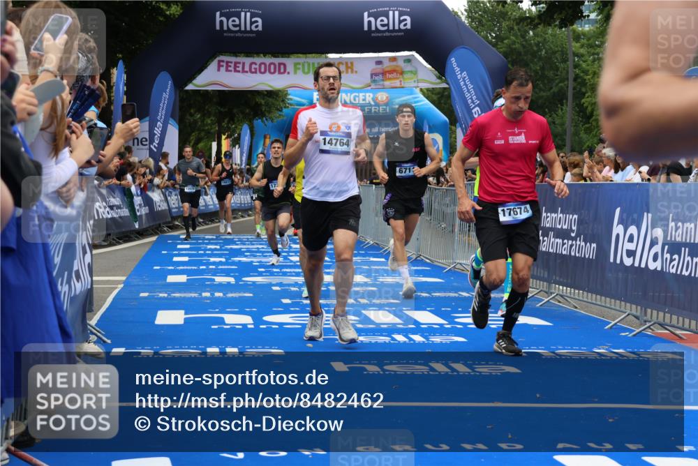 29.06.2025 - hella hamburg halbmarathon Strokosch-Dieckow http://msf.ph/oto/8482462 29.06.2025 10:45:39 Ziel 2138, 4854, 5047, 5623, 6071, 6711, 8374, 8668, 11291, 11495, 12154, 13975, 14374, 14764, 15666, 16617, 17332, 17674, 17835, 18862, 18878 meine-sportfotos.de