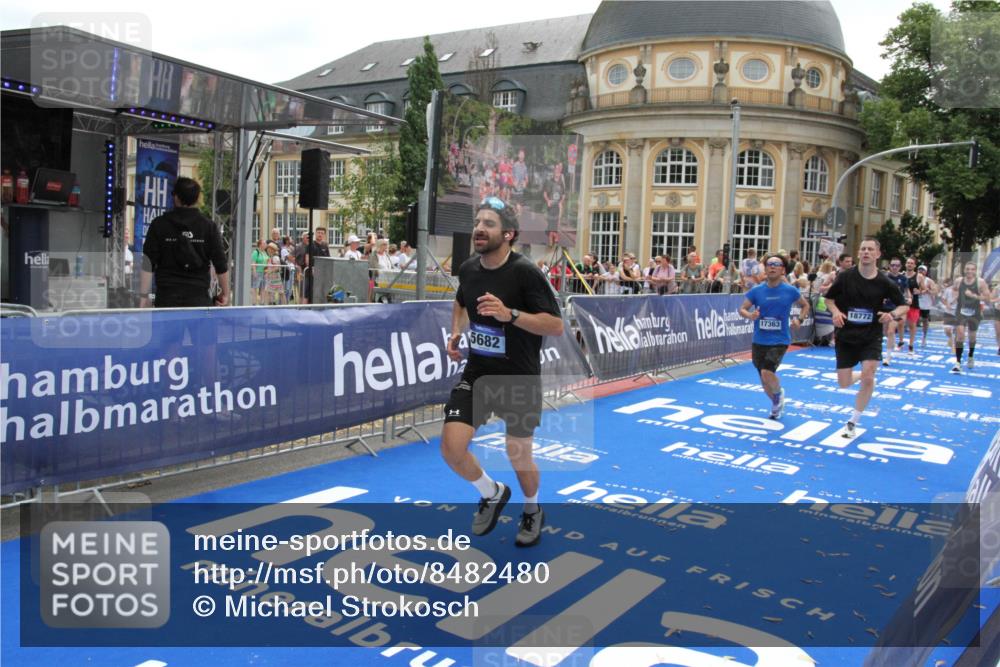29.06.2025 - hella hamburg halbmarathon Michael Strokosch http://msf.ph/oto/8482480 29.06.2025 10:42:16 Ziel 1441, 1903, 5682, 7765, 7865, 9365, 13709, 14811, 14899, 16626, 16660, 17182, 17363, 18772, 18802 meine-sportfotos.de