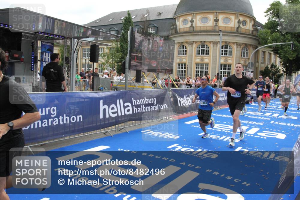 29.06.2025 - hella hamburg halbmarathon Michael Strokosch http://msf.ph/oto/8482496 29.06.2025 10:42:16 Ziel 1441, 1903, 5682, 7765, 7865, 9365, 13709, 14811, 14899, 16626, 16660, 17182, 17363, 18772, 18802 meine-sportfotos.de