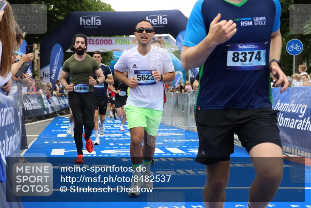29.06.2025 - hella hamburg halbmarathon Strokosch-Dieckow http://msf.ph/oto/8482537 29.06.2025 10:45:34 Ziel 2138, 2415, 5623, 6071, 6711, 6831, 8374, 8668, 11291, 11495, 12154, 14062, 14764, 15666, 16725, 17674, 18862, 18878 meine-sportfotos.de