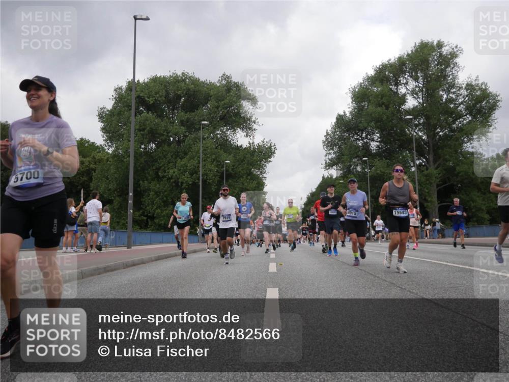 29.06.2025 - hella hamburg halbmarathon Luisa Fischer http://msf.ph/oto/8482566 29.06.2025 10:50:48 Kennedybrücke 5700, 128, 7916, 1225, 13819, 8915, 15543, 1618, 2211, 2500, 4342, 5700, 7240, 9743, 9758 meine-sportfotos.de