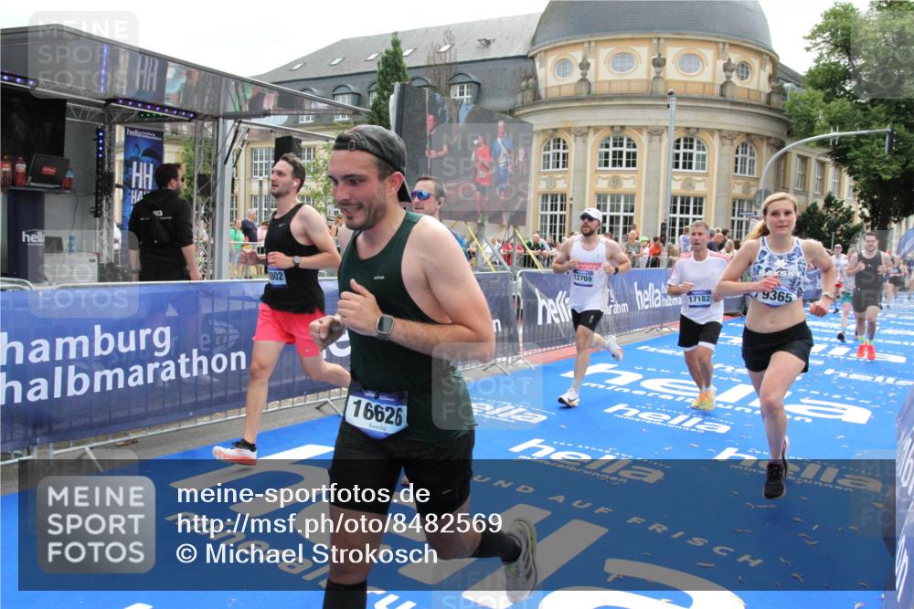 29.06.2025 - hella hamburg halbmarathon Michael Strokosch http://msf.ph/oto/8482569 29.06.2025 10:42:19 Ziel 1312, 1903, 2675, 7765, 7865, 9365, 13709, 13746, 14811, 14899, 15270, 16626, 16660, 17182, 17363, 18772, 18802 meine-sportfotos.de