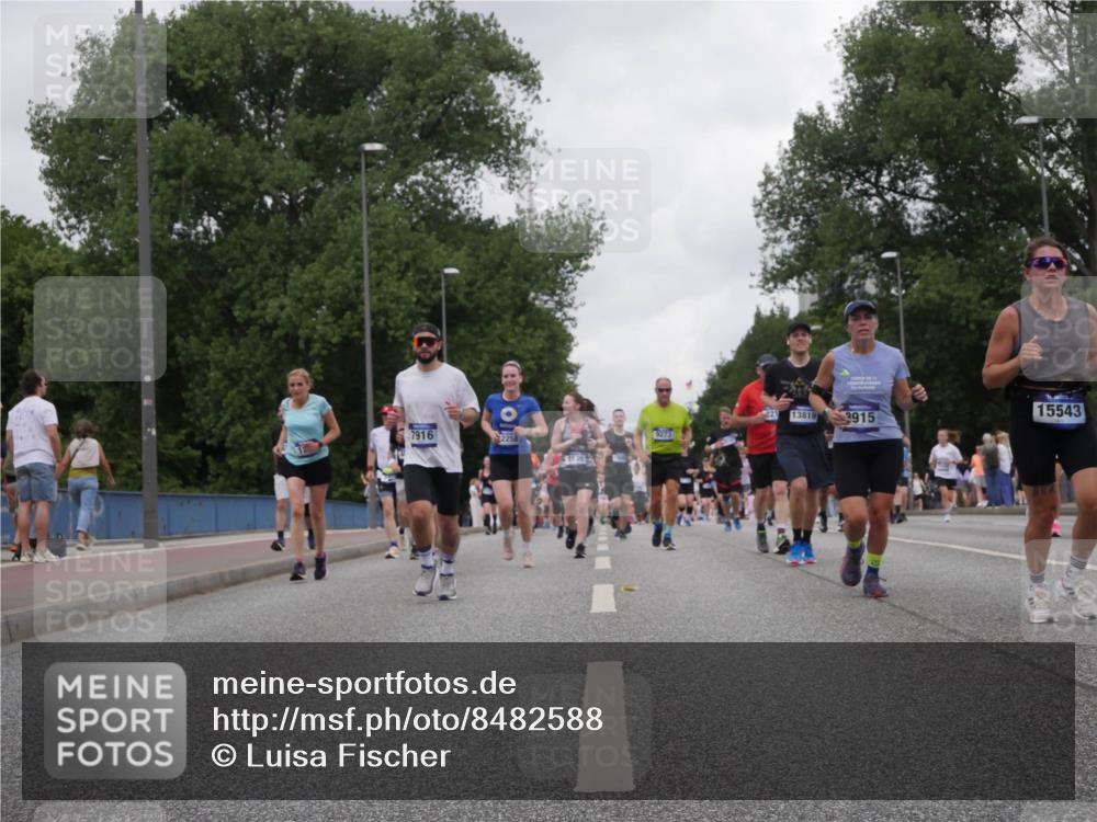 29.06.2025 - hella hamburg halbmarathon Luisa Fischer http://msf.ph/oto/8482588 29.06.2025 10:50:48 Kennedybrücke 221, 7916, 9273, 2258, 13819, 3915, 15543, 1618, 2211, 2500, 4342, 5700, 7240, 9743, 9758 meine-sportfotos.de