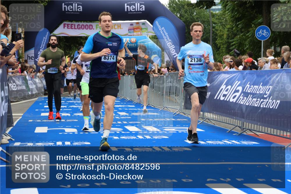 29.06.2025 - hella hamburg halbmarathon Strokosch-Dieckow http://msf.ph/oto/8482596 29.06.2025 10:45:33 Ziel 2138, 2415, 5623, 6071, 6711, 6831, 8374, 8668, 11291, 11495, 12154, 12277, 14062, 14764, 15666, 16725, 17674, 18638, 18862, 18878 meine-sportfotos.de