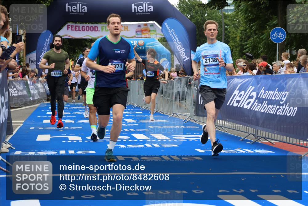 29.06.2025 - hella hamburg halbmarathon Strokosch-Dieckow http://msf.ph/oto/8482608 29.06.2025 10:45:33 Ziel 2138, 2415, 5623, 6071, 6711, 6831, 8374, 8668, 11291, 11495, 12154, 12277, 14062, 14764, 15666, 16725, 17674, 18638, 18862, 18878 meine-sportfotos.de