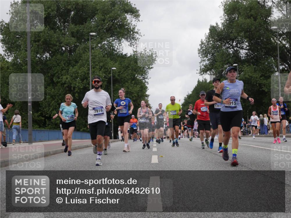 29.06.2025 - hella hamburg halbmarathon Luisa Fischer http://msf.ph/oto/8482610 29.06.2025 10:50:49 Kennedybrücke 7916, 1286, 12258, 9139, 9273, 18147, 2211, 1381, 15, 9758, 737, 1618, 2211, 2500, 4342, 5700, 7240, 9758 meine-sportfotos.de