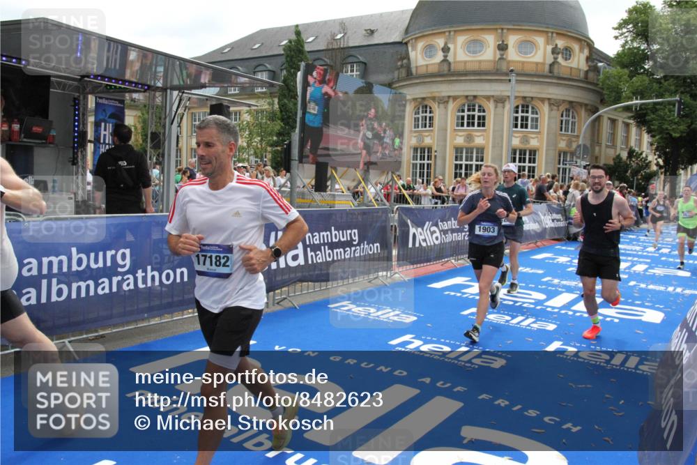 29.06.2025 - hella hamburg halbmarathon Michael Strokosch http://msf.ph/oto/8482623 29.06.2025 10:42:21 Ziel 1312, 1903, 2675, 6639, 6770, 7865, 9365, 13709, 13746, 13807, 14811, 14899, 15270, 15654, 16626, 16660, 17182, 18802 meine-sportfotos.de