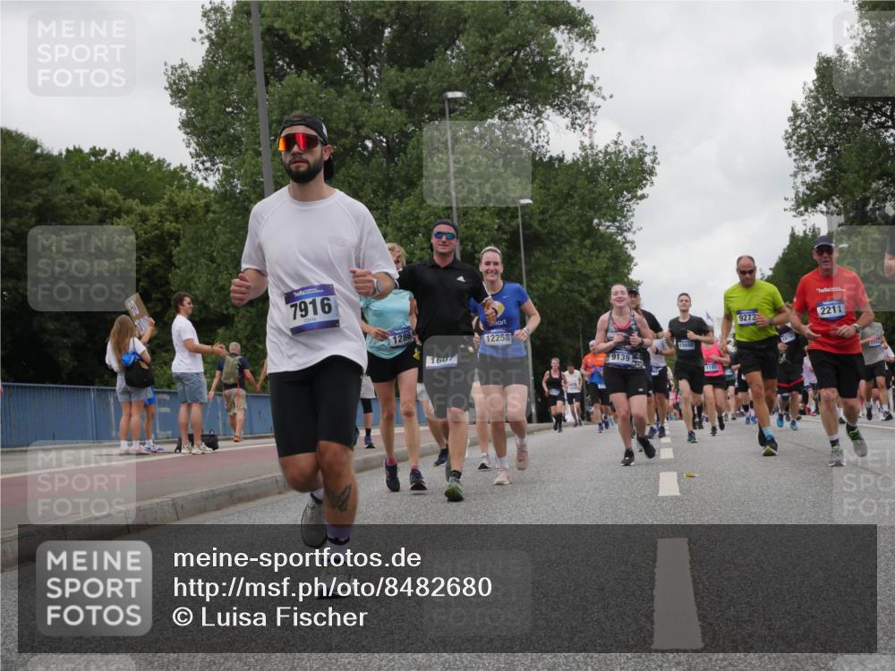 29.06.2025 - hella hamburg halbmarathon Luisa Fischer http://msf.ph/oto/8482680 29.06.2025 10:50:50 Kennedybrücke 7916, 1286, 1607, 12258, 9139, 15688, 1185, 9273, 18147, 2211, 1618, 2211, 2491, 2500, 4342, 5700, 7240, 9758 meine-sportfotos.de