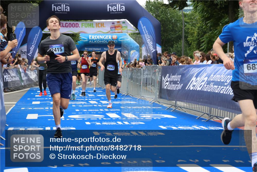29.06.2025 - hella hamburg halbmarathon Strokosch-Dieckow http://msf.ph/oto/8482718 29.06.2025 10:45:31 Ziel 2138, 2415, 5623, 6831, 8374, 8668, 11291, 11495, 12154, 12277, 12643, 14062, 14764, 15666, 16725, 17674, 18407, 18638, 18862, 18878 meine-sportfotos.de
