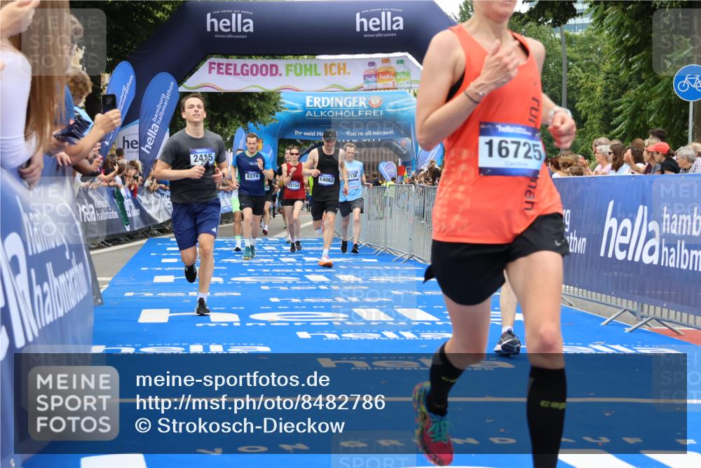 29.06.2025 - hella hamburg halbmarathon Strokosch-Dieckow http://msf.ph/oto/8482786 29.06.2025 10:45:30 Ziel 1697, 2138, 2415, 5623, 6831, 8374, 8668, 11291, 11495, 12154, 12277, 12643, 14062, 14703, 15666, 16725, 18407, 18638, 18862, 18878 meine-sportfotos.de