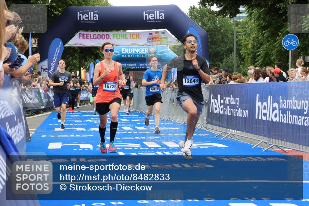 29.06.2025 - hella hamburg halbmarathon Strokosch-Dieckow http://msf.ph/oto/8482833 29.06.2025 10:45:29 Ziel 1697, 2138, 2415, 5623, 6831, 8374, 8668, 11291, 11495, 12154, 12277, 12643, 14062, 14703, 15666, 16725, 18407, 18638, 18878 meine-sportfotos.de