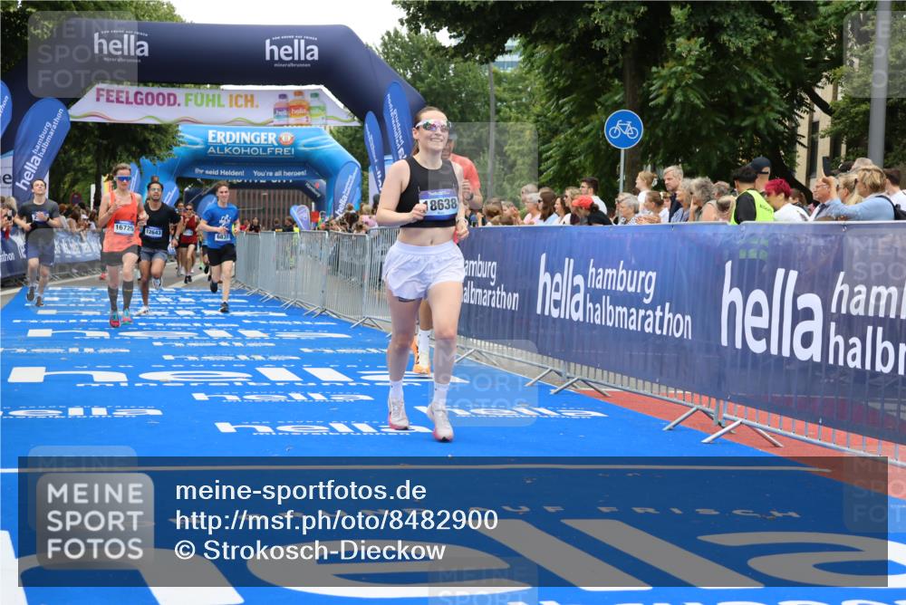 29.06.2025 - hella hamburg halbmarathon Strokosch-Dieckow http://msf.ph/oto/8482900 29.06.2025 10:45:27 Ziel 1697, 2138, 2367, 2415, 2470, 3186, 5623, 6831, 8374, 8668, 11469, 12277, 12643, 14062, 14703, 16725, 17499, 18407, 18638 meine-sportfotos.de