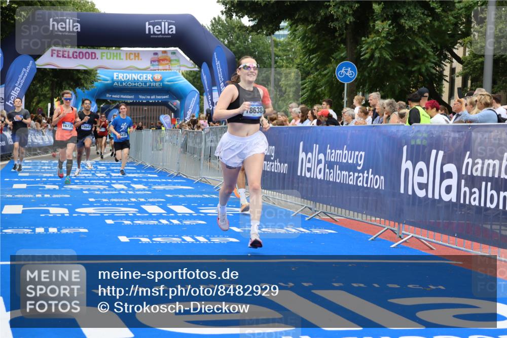 29.06.2025 - hella hamburg halbmarathon Strokosch-Dieckow http://msf.ph/oto/8482929 29.06.2025 10:45:27 Ziel 1697, 2138, 2367, 2415, 2470, 3186, 5623, 6831, 8374, 8668, 11469, 12277, 12643, 14062, 14703, 16725, 17499, 18407, 18638 meine-sportfotos.de