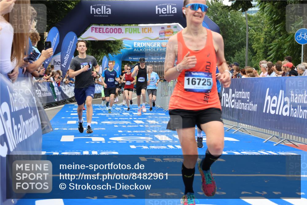 29.06.2025 - hella hamburg halbmarathon Strokosch-Dieckow http://msf.ph/oto/8482961 29.06.2025 10:45:30 Ziel 1697, 2138, 2415, 5623, 6831, 8374, 8668, 11291, 11495, 12154, 12277, 12643, 14062, 14703, 15666, 16725, 18407, 18638, 18862, 18878 meine-sportfotos.de