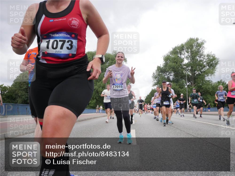 29.06.2025 - hella hamburg halbmarathon Luisa Fischer http://msf.ph/oto/8483134 29.06.2025 10:51:02 Kennedybrücke 40, 1073, 17015, 17335, 5114, 143, 1073, 1430, 1523, 2163, 2320, 2491, 3679, 4239, 5796, 6255, 8105, 8158, 8270, 9356, 10658, 10777 meine-sportfotos.de