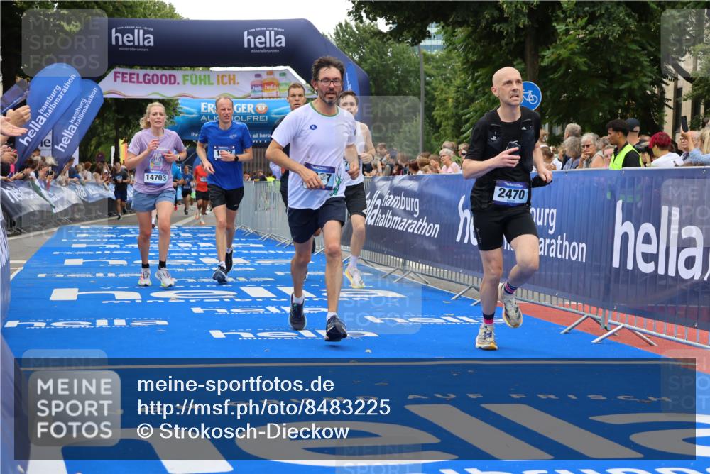 29.06.2025 - hella hamburg halbmarathon Strokosch-Dieckow http://msf.ph/oto/8483225 29.06.2025 10:45:21 Ziel 1697, 2188, 2367, 2470, 3186, 5706, 9105, 10064, 11469, 12277, 12643, 12783, 14703, 15563, 15636, 15741, 15760, 16513, 16725, 17499, 18407, 18638 meine-sportfotos.de