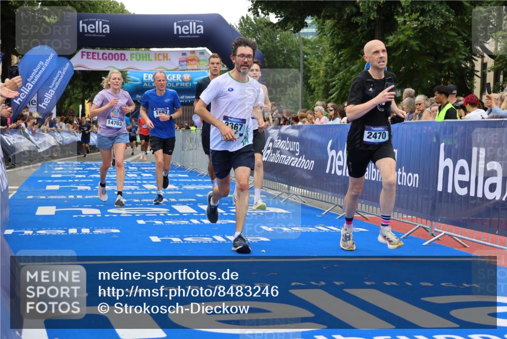 29.06.2025 - hella hamburg halbmarathon Strokosch-Dieckow http://msf.ph/oto/8483246 29.06.2025 10:45:21 Ziel 1697, 2188, 2367, 2470, 3186, 5706, 9105, 10064, 11469, 12277, 12643, 12783, 14703, 15563, 15636, 15741, 15760, 16513, 16725, 17499, 18407, 18638 meine-sportfotos.de