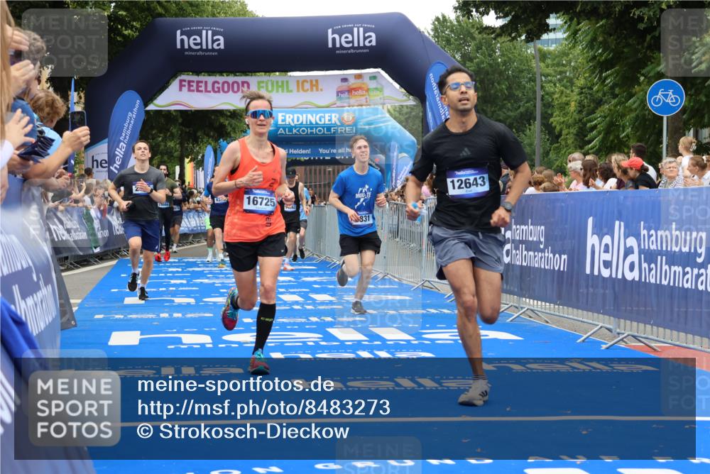 29.06.2025 - hella hamburg halbmarathon Strokosch-Dieckow http://msf.ph/oto/8483273 29.06.2025 10:45:29 Ziel 1697, 2138, 2415, 5623, 6831, 8374, 8668, 11291, 11495, 12154, 12277, 12643, 14062, 14703, 15666, 16725, 18407, 18638, 18878 meine-sportfotos.de