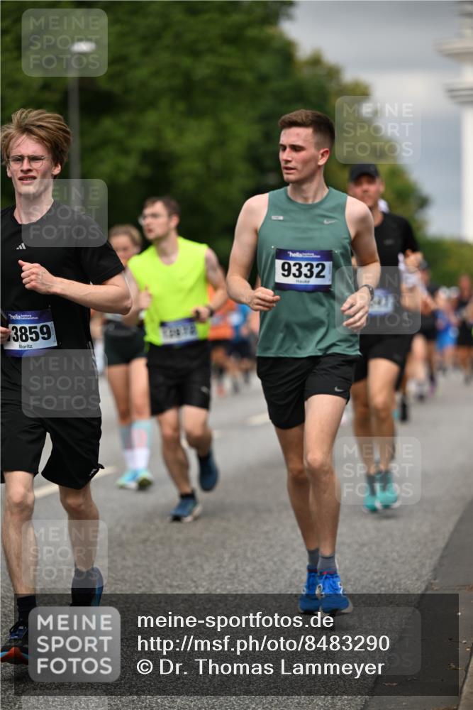 29.06.2025 - hella hamburg halbmarathon Dr. Thomas Lammeyer http://msf.ph/oto/8483290 29.06.2025 10:20:43 Kennedybrücke 1240, 1244, 1602, 1825, 2347, 2912, 3023, 3030, 3088, 3134, 3156, 3176, 3484, 3648, 3687, 5036, 6024, 6742, 7257, 7358, 7360, 7376, 7792, 7924, 7928, 8263, 8317, 8619, 8707, 8847, 8857, 9091, 9208, 9332, 9492, 9664, 9676, 9891, 10076, 10165, 10320, 10391, 10575, 10926, 11236, 11335, 11344, 11345, 11410, 11428 meine-sportfotos.de
