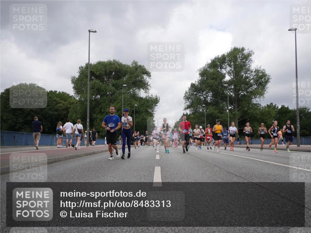 29.06.2025 - hella hamburg halbmarathon Luisa Fischer http://msf.ph/oto/8483313 29.06.2025 10:51:08 Kennedybrücke 7631, 1630, 1430, 1523, 2163, 2407, 2882, 3679, 4239, 4974, 5796, 6255, 6256, 6879, 8270, 9356, 10658, 10777 meine-sportfotos.de