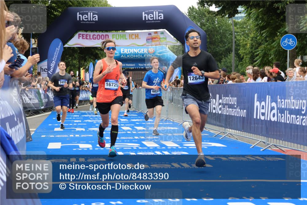 29.06.2025 - hella hamburg halbmarathon Strokosch-Dieckow http://msf.ph/oto/8483390 29.06.2025 10:45:29 Ziel 1697, 2138, 2415, 5623, 6831, 8374, 8668, 11291, 11495, 12154, 12277, 12643, 14062, 14703, 15666, 16725, 18407, 18638, 18878 meine-sportfotos.de