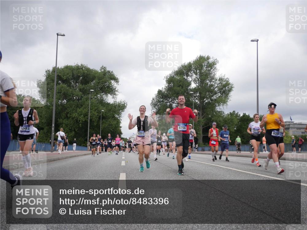 29.06.2025 - hella hamburg halbmarathon Luisa Fischer http://msf.ph/oto/8483396 29.06.2025 10:51:11 Kennedybrücke 12412, 6255, 11738, 6256, 2407, 1077, 9356, 63, 1430, 1434, 2163, 2407, 2418, 2882, 4974, 6255, 6256, 6879, 9018, 9356, 10075, 10777 meine-sportfotos.de