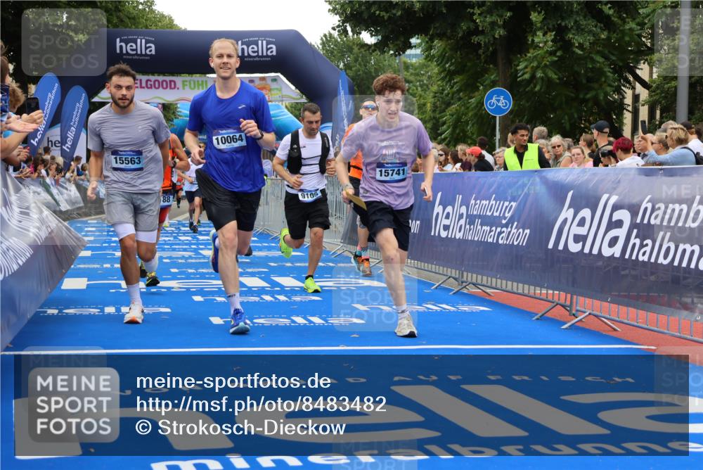 29.06.2025 - hella hamburg halbmarathon Strokosch-Dieckow http://msf.ph/oto/8483482 29.06.2025 10:45:17 Ziel 1697, 2188, 2367, 2470, 3186, 5706, 6054, 6375, 7087, 9105, 10064, 11469, 12783, 14703, 15563, 15636, 15651, 15741, 15760, 16513, 17120, 17499, 18346, 18407, 18718 meine-sportfotos.de