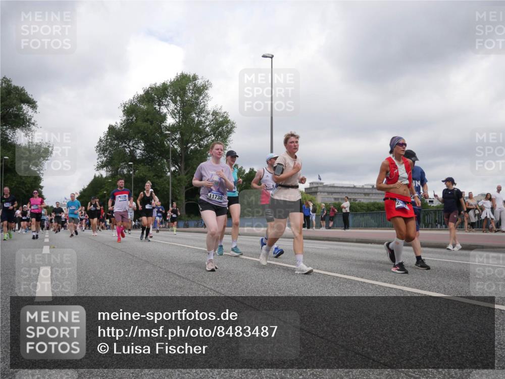 29.06.2025 - hella hamburg halbmarathon Luisa Fischer http://msf.ph/oto/8483487 29.06.2025 10:51:14 Kennedybrücke 11738, 1434, 1434, 2163, 2195, 2407, 2418, 2882, 3468, 4974, 6255, 6256, 6879, 9018, 9356, 10075, 10777 meine-sportfotos.de
