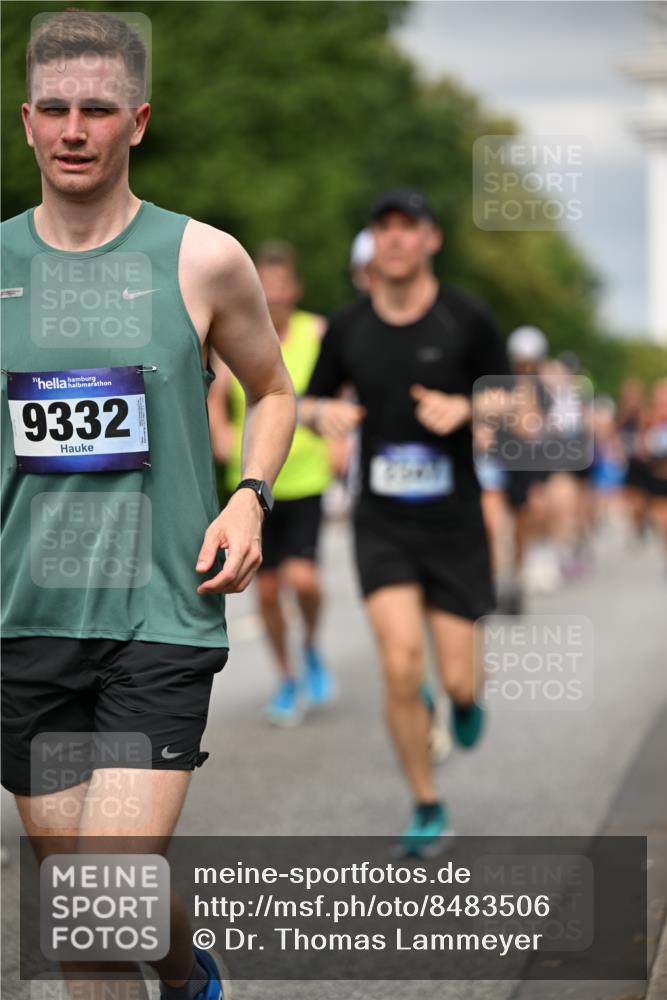 29.06.2025 - hella hamburg halbmarathon Dr. Thomas Lammeyer http://msf.ph/oto/8483506 29.06.2025 10:20:44 Kennedybrücke 1117, 1240, 1244, 1602, 1825, 2347, 2912, 3023, 3030, 3088, 3134, 3156, 3176, 3484, 3687, 5036, 6024, 6742, 7257, 7358, 7360, 7376, 7792, 7924, 7928, 8263, 8317, 8619, 8707, 8847, 8857, 9091, 9208, 9332, 9492, 9664, 9675, 9676, 9891, 10076, 10165, 10314, 10317, 10320, 10391, 10575, 10926, 11236, 11335, 11344, 11345, 11410, 11428 meine-sportfotos.de