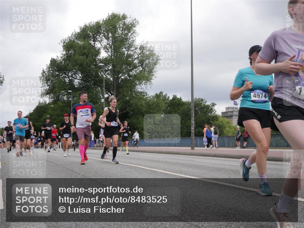 29.06.2025 - hella hamburg halbmarathon Luisa Fischer http://msf.ph/oto/8483525 29.06.2025 10:51:15 Kennedybrücke 9018, 622, 14441, 1434, 1145, 2411, 4974, 1, 1434, 2163, 2195, 2407, 2418, 2882, 2994, 3468, 4588, 4974, 6255, 6256, 6879, 9018, 9356, 10075, 10777 meine-sportfotos.de