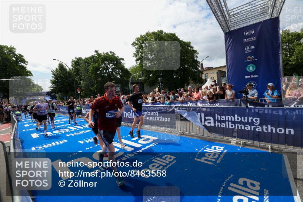 29.06.2025 - hella hamburg halbmarathon Zöllner http://msf.ph/oto/8483558 29.06.2025 11:31:17 Ziel 1534, 2072, 2357, 2744, 3391, 4030, 4096, 4162, 5343, 8388, 9295, 9448, 12936, 13416, 17073, 17591 meine-sportfotos.de