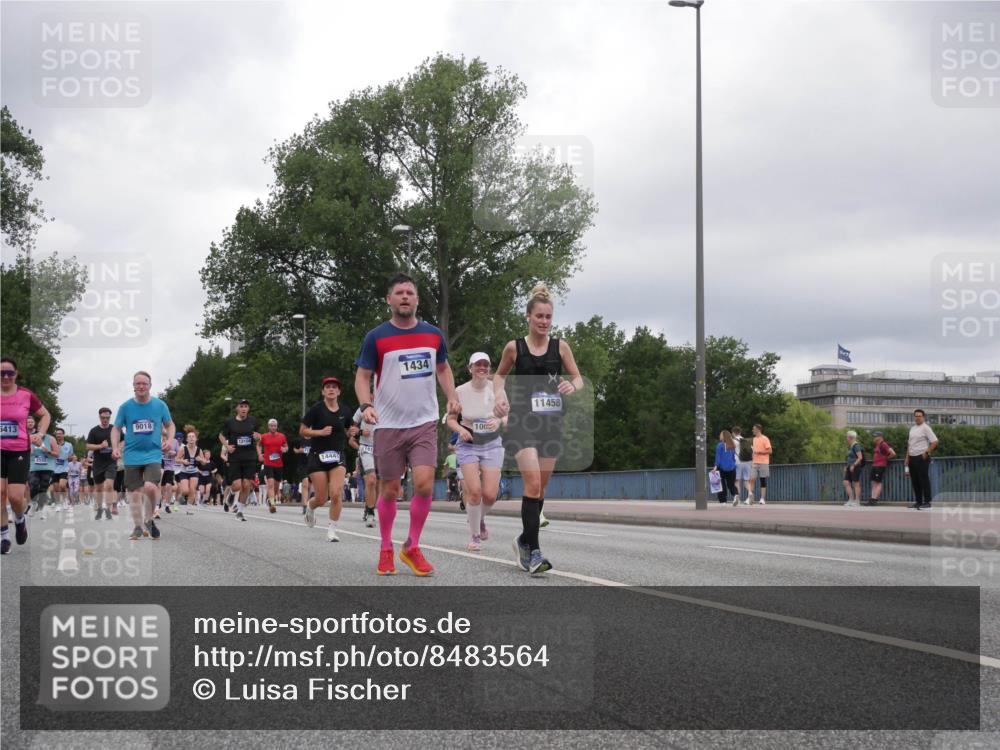29.06.2025 - hella hamburg halbmarathon Luisa Fischer http://msf.ph/oto/8483564 29.06.2025 10:51:16 Kennedybrücke 5413, 9018, 1444, 191, 1434, 100, 11458, 1045, 1434, 2195, 2407, 2418, 2882, 2994, 3468, 4037, 4588, 4974, 6256, 6879, 9018, 10075 meine-sportfotos.de