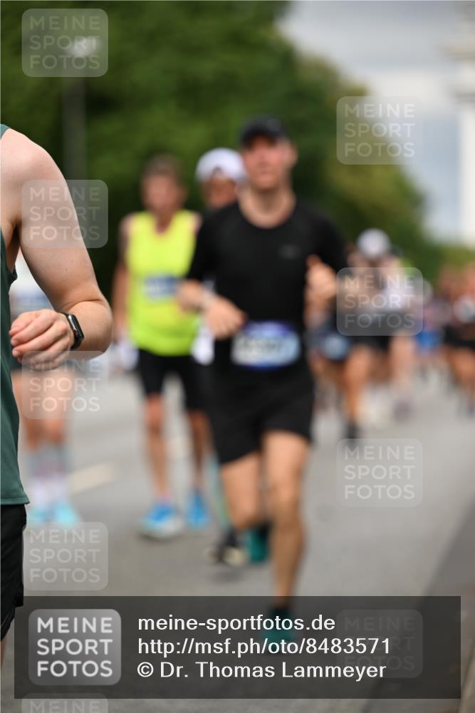 29.06.2025 - hella hamburg halbmarathon Dr. Thomas Lammeyer http://msf.ph/oto/8483571 29.06.2025 10:20:44 Kennedybrücke 1117, 1240, 1244, 1602, 1825, 2347, 2912, 3023, 3030, 3088, 3134, 3156, 3176, 3484, 3687, 5036, 6024, 6742, 7257, 7358, 7360, 7376, 7792, 7924, 7928, 8263, 8317, 8619, 8707, 8847, 8857, 9091, 9208, 9332, 9492, 9664, 9675, 9676, 9891, 10076, 10165, 10314, 10317, 10320, 10391, 10575, 10926, 11236, 11335, 11344, 11345, 11410, 11428 meine-sportfotos.de