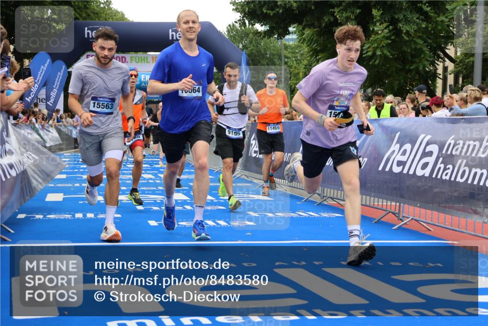 29.06.2025 - hella hamburg halbmarathon Strokosch-Dieckow http://msf.ph/oto/8483580 29.06.2025 10:45:17 Ziel 1697, 2188, 2367, 2470, 3186, 5706, 6054, 6375, 7087, 9105, 10064, 11469, 12783, 14703, 15563, 15636, 15651, 15741, 15760, 16513, 17120, 17499, 18346, 18407, 18718 meine-sportfotos.de