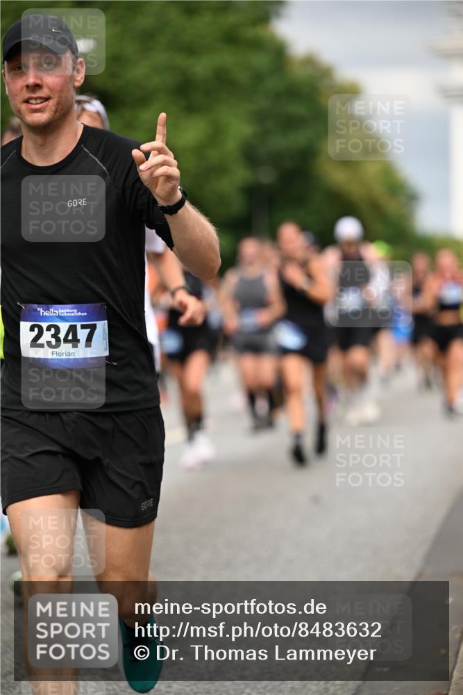 29.06.2025 - hella hamburg halbmarathon Dr. Thomas Lammeyer http://msf.ph/oto/8483632 29.06.2025 10:20:46 Kennedybrücke 1117, 1240, 1602, 1825, 2347, 2912, 3023, 3030, 3088, 3134, 3156, 3450, 3484, 3687, 5036, 5037, 6024, 6742, 7257, 7358, 7360, 7376, 7792, 7924, 7928, 8263, 8317, 8619, 8707, 8847, 8857, 9091, 9208, 9332, 9492, 9664, 9675, 9676, 9891, 10076, 10165, 10314, 10317, 10320, 10391, 10575, 10926, 11236, 11335, 11410, 11428 meine-sportfotos.de