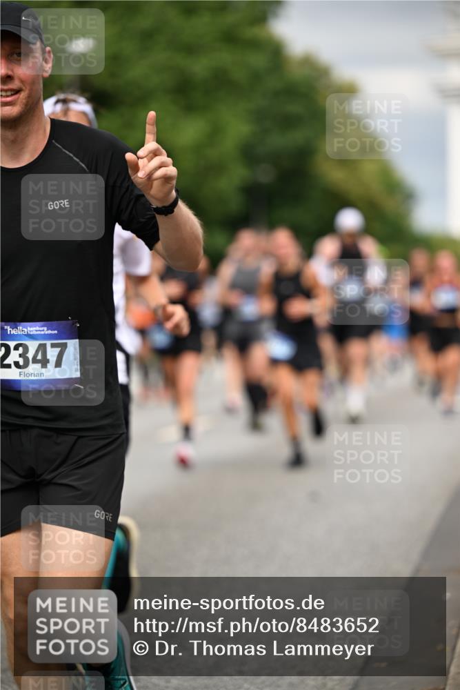 29.06.2025 - hella hamburg halbmarathon Dr. Thomas Lammeyer http://msf.ph/oto/8483652 29.06.2025 10:20:46 Kennedybrücke 1117, 1240, 1602, 1825, 2347, 2912, 3023, 3030, 3088, 3134, 3156, 3450, 3484, 3687, 5036, 5037, 6024, 6742, 7257, 7358, 7360, 7376, 7792, 7924, 7928, 8263, 8317, 8619, 8707, 8847, 8857, 9091, 9208, 9332, 9492, 9664, 9675, 9676, 9891, 10076, 10165, 10314, 10317, 10320, 10391, 10575, 10926, 11236, 11335, 11410, 11428 meine-sportfotos.de