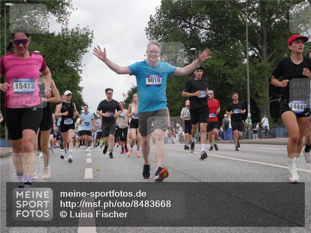 29.06.2025 - hella hamburg halbmarathon Luisa Fischer http://msf.ph/oto/8483668 29.06.2025 10:51:19 Kennedybrücke 4, 15413, 299, 13861, 9018, 2104, 13559, 2195, 14441, 1045, 1434, 2148, 2195, 2418, 2994, 3468, 4037, 4588, 4974, 6879, 9018, 10075 meine-sportfotos.de