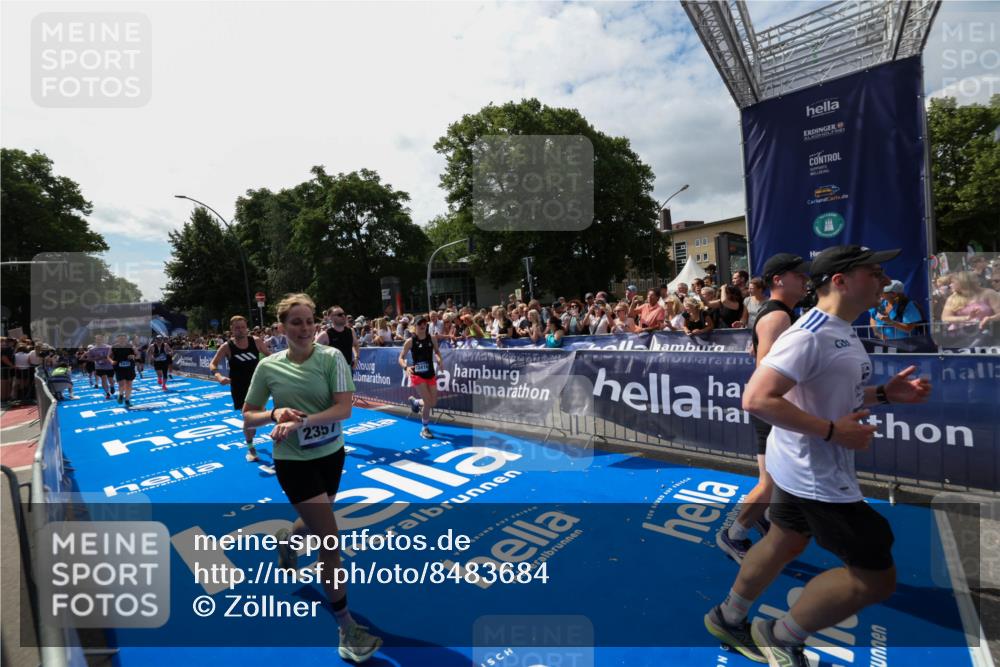 29.06.2025 - hella hamburg halbmarathon Zöllner http://msf.ph/oto/8483684 29.06.2025 11:31:21 Ziel 1534, 2072, 2357, 2672, 2744, 2945, 3391, 4030, 4096, 5343, 9295, 9542, 10248, 13416, 17072, 17591, 17635, 18941 meine-sportfotos.de