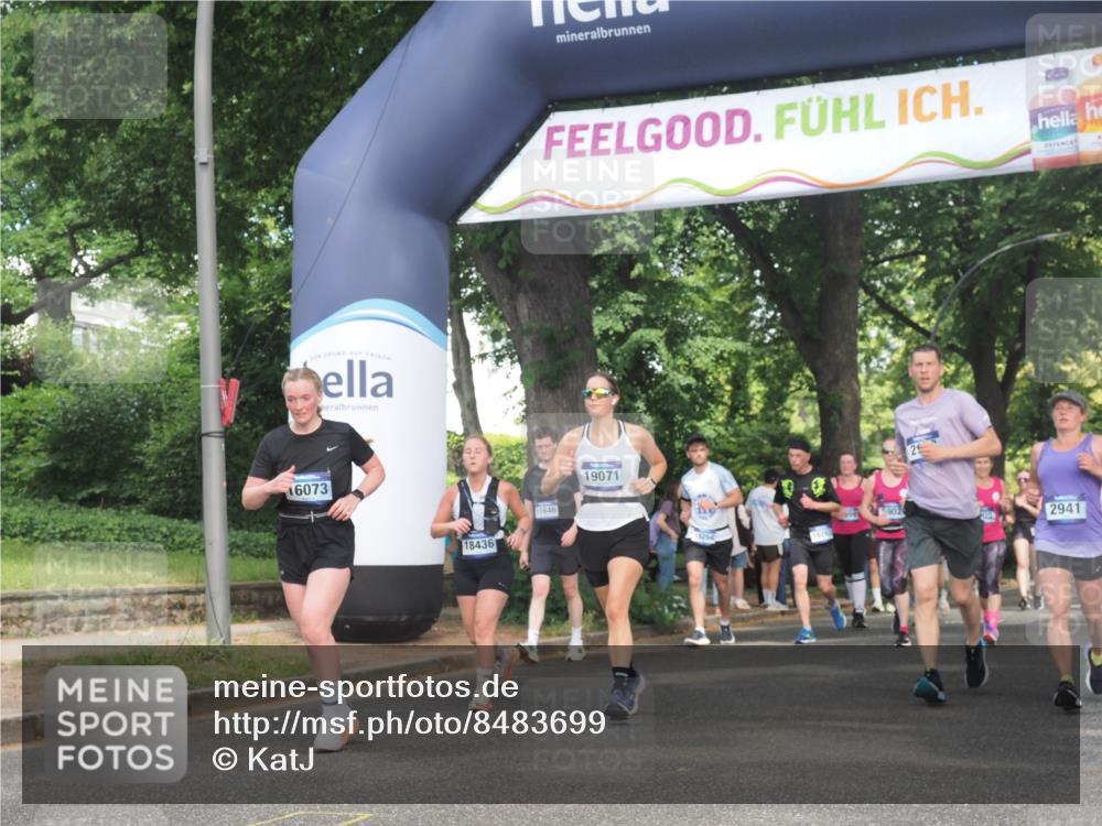 29.06.2025 - hella hamburg halbmarathon KatJ http://msf.ph/oto/8483699 29.06.2025 11:35:40 Zwischen KM18-KM19 2940, 2941, 4775, 5905 meine-sportfotos.de