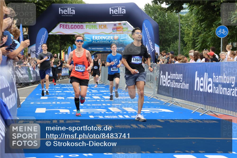 29.06.2025 - hella hamburg halbmarathon Strokosch-Dieckow http://msf.ph/oto/8483741 29.06.2025 10:45:28 Ziel 1697, 2138, 2415, 3186, 5623, 6831, 8374, 8668, 11469, 12154, 12277, 12643, 14062, 14703, 15666, 16725, 17499, 18407, 18638, 18878 meine-sportfotos.de