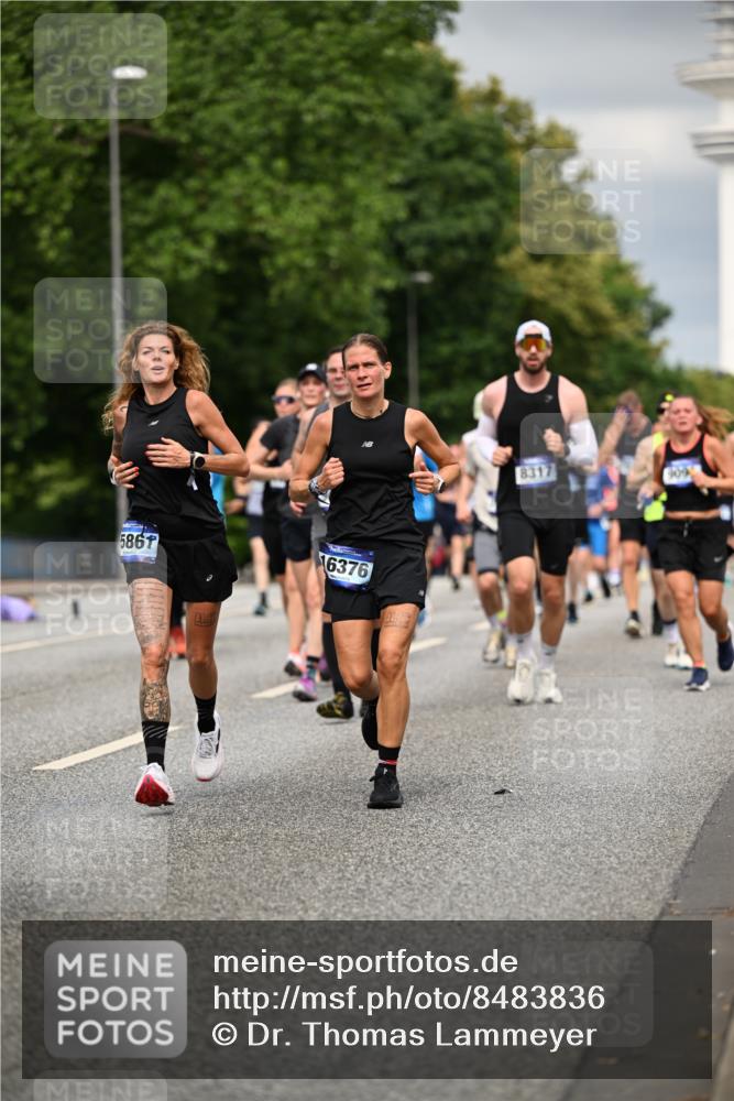 29.06.2025 - hella hamburg halbmarathon Dr. Thomas Lammeyer http://msf.ph/oto/8483836 29.06.2025 10:20:47 Kennedybrücke 1117, 1240, 1602, 1825, 2347, 2912, 3023, 3030, 3088, 3134, 3156, 3450, 3484, 3687, 5036, 5037, 6024, 6742, 7257, 7358, 7360, 7376, 7792, 7924, 7928, 8263, 8317, 8619, 8847, 8857, 9091, 9208, 9332, 9492, 9664, 9675, 9676, 9891, 10076, 10165, 10314, 10317, 10320, 10391, 10575, 10926, 11236, 11335, 11410, 11428 meine-sportfotos.de