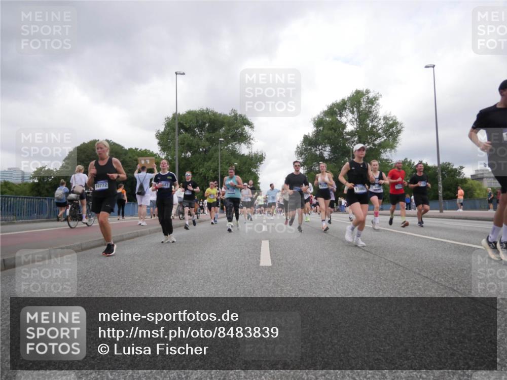 29.06.2025 - hella hamburg halbmarathon Luisa Fischer http://msf.ph/oto/8483839 29.06.2025 10:51:22 Kennedybrücke 10772, 687, 2555, 1386, 1045, 1434, 2148, 2195, 2418, 2994, 3468, 3504, 4037, 4588, 5886, 7412, 8310, 8948, 9018, 10075 meine-sportfotos.de